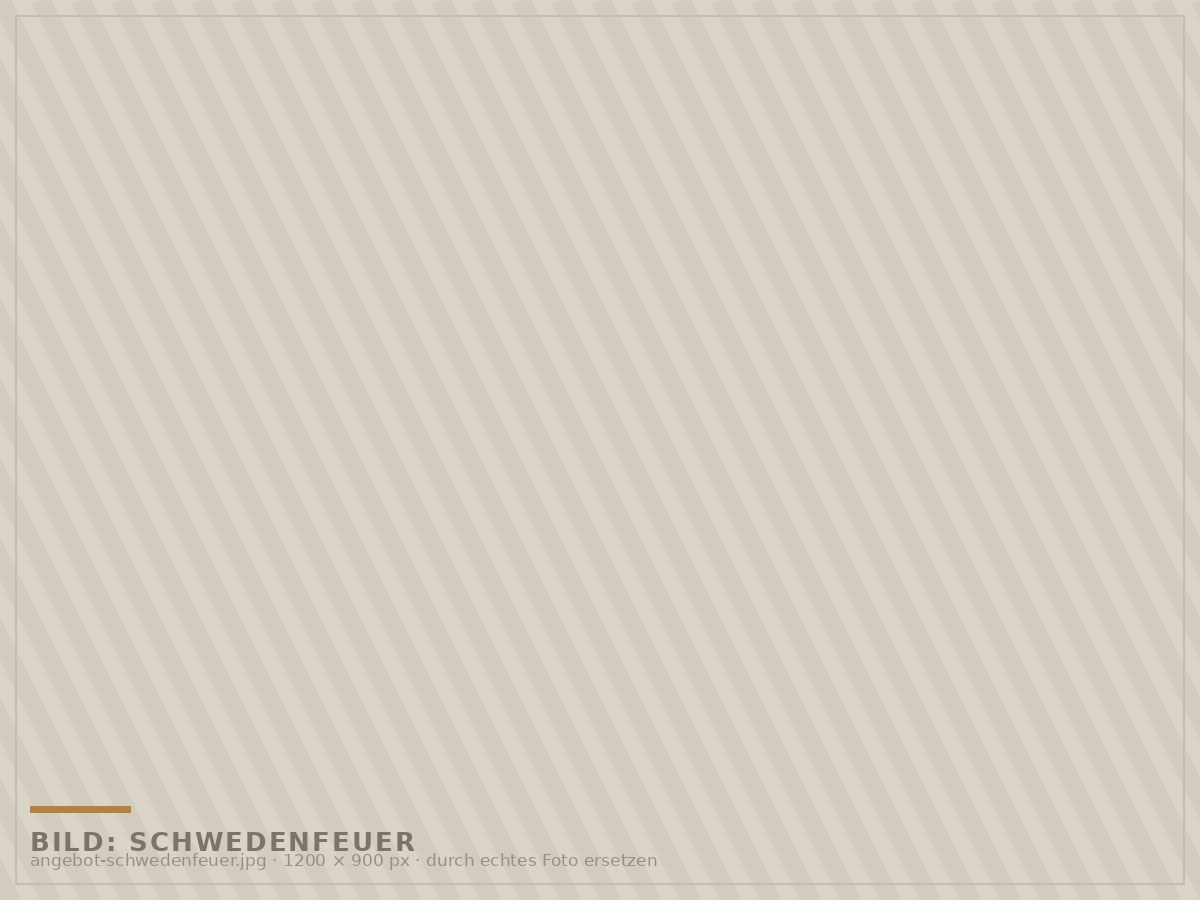 Brennendes Schwedenfeuer aus einem eingesägten Stamm