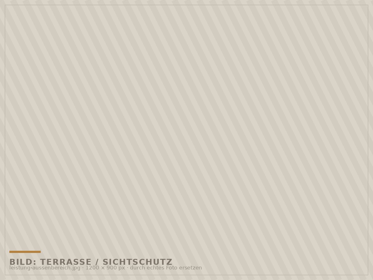 Terrassendielen und Sichtschutzzaun aus Holz